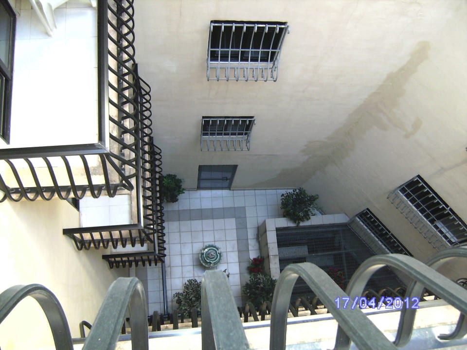 Innenhof aus dem 5. Stock Bella Vista Suites