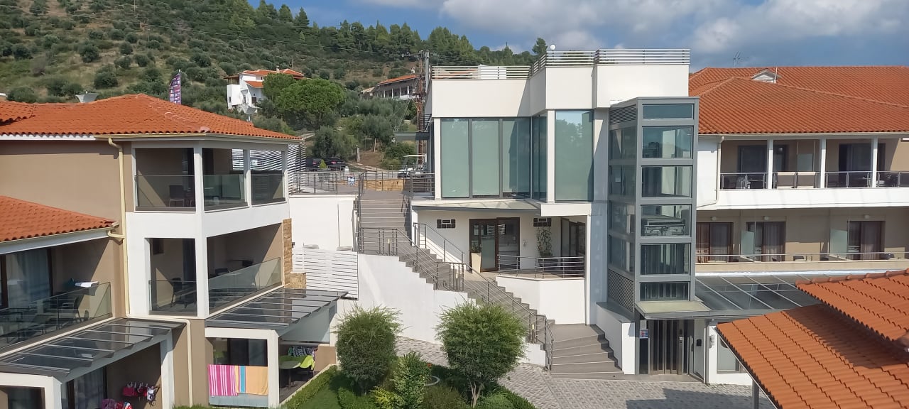 Außenansicht Hotel Lagomandra Beach