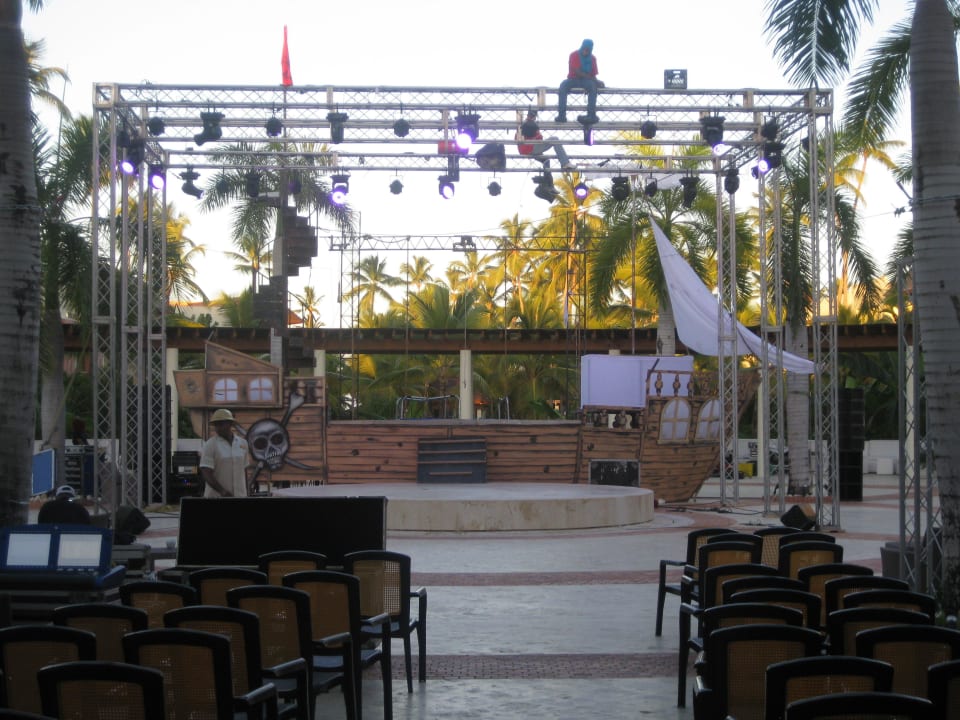  Show Plaza Piraten Show Aufbau Secrets Royal Beach Punta Cana - Adults only