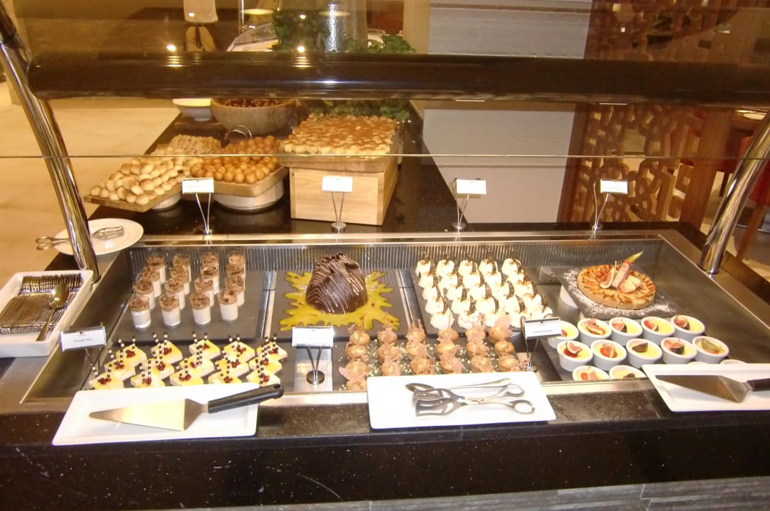 Nachspeisenbuffet DoubleTree by Hilton Resort & Spa Marjan Island