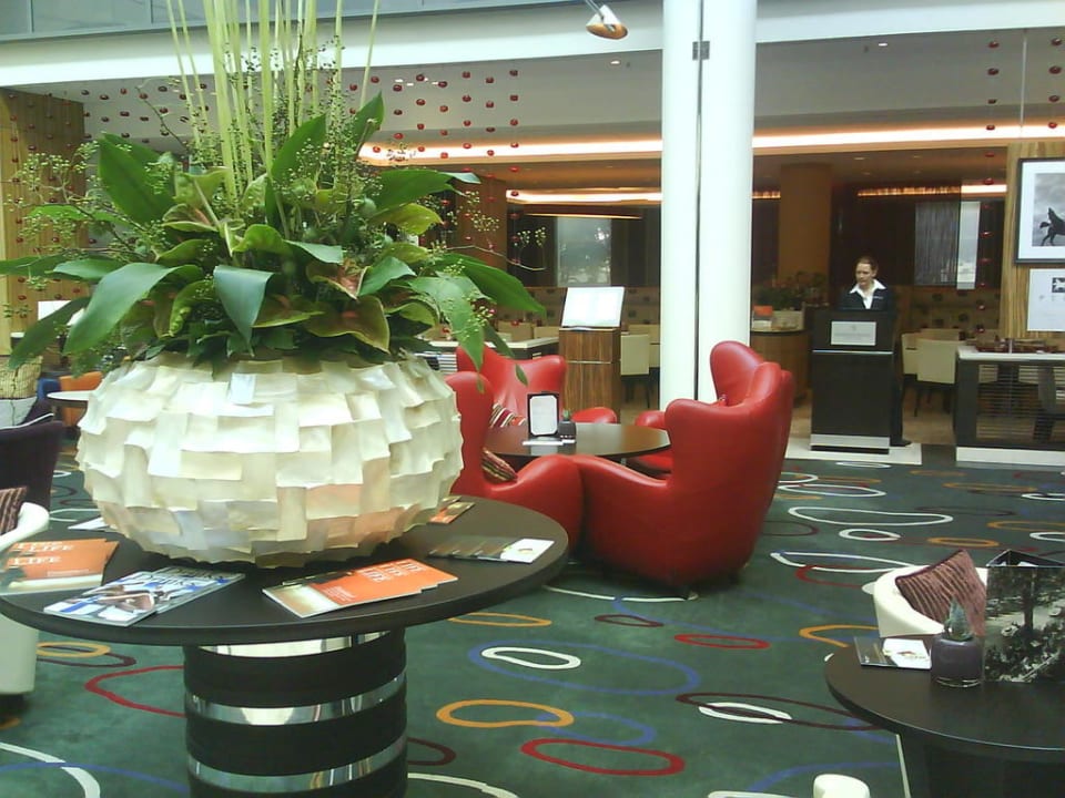 Sitzbereich beim CheckIn - ungemütlich Hotel Kö59 Düsseldorf - Member of Hommage Luxury Hotels Collection