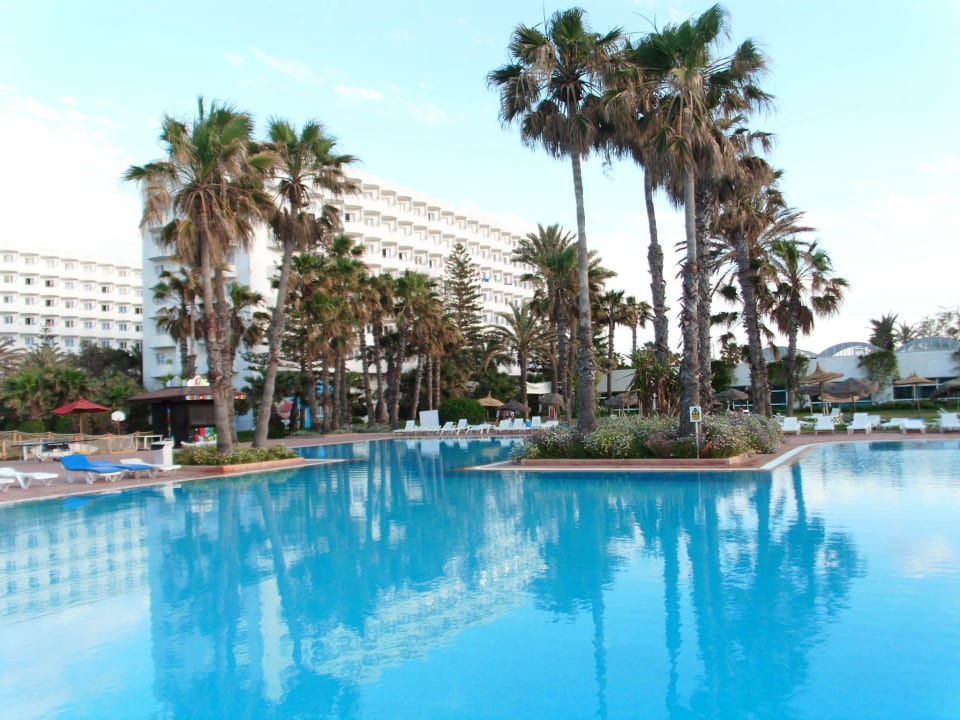 Teil d. Poollandschaft m. Hotels Sahara Beach Aquapark & Resort