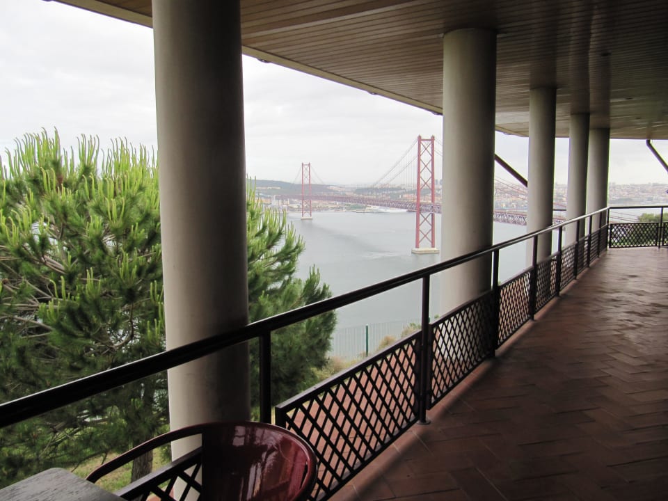 Auf  der Cafereriaterrasse HI Hostel Almada - Pousada de Juventude