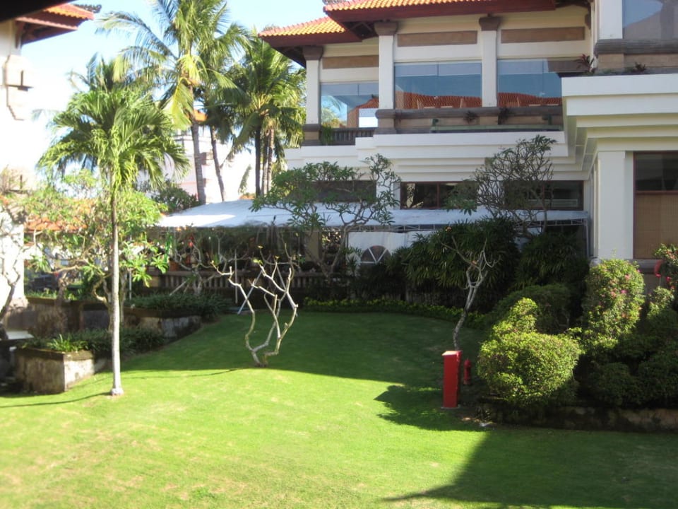 Garten mit Restaurant Hilton Bali Resort