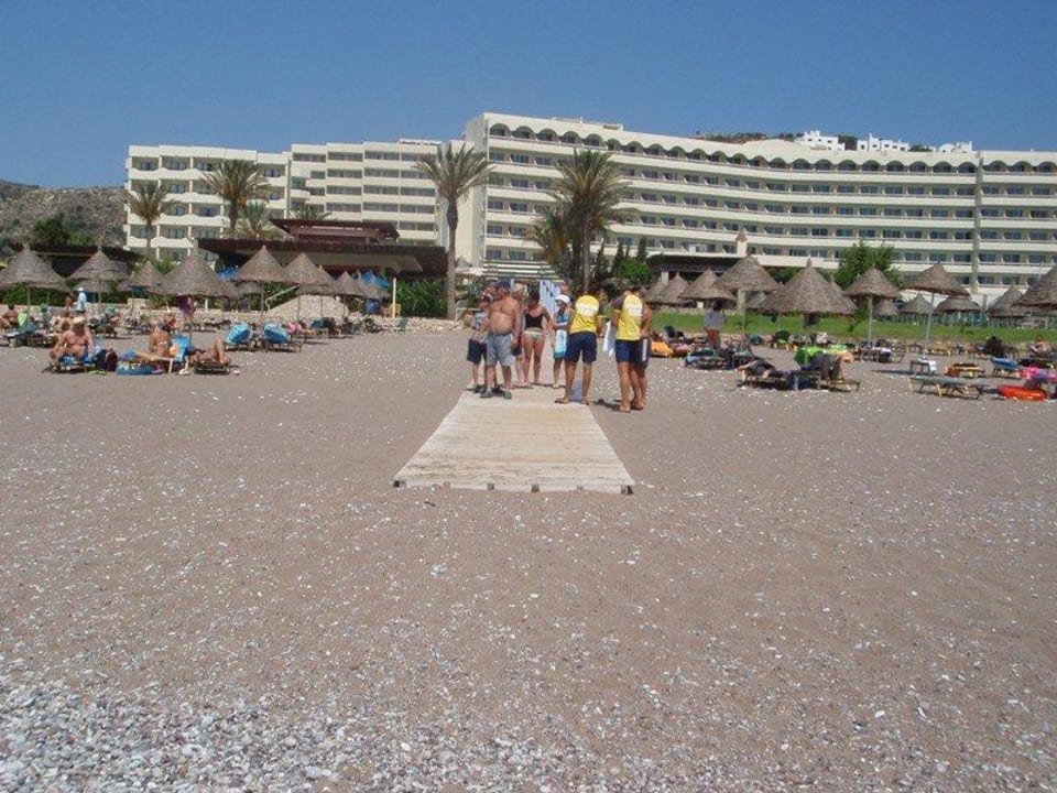 Blick vom Strand auf das Hotel Olympos Beach Hotel