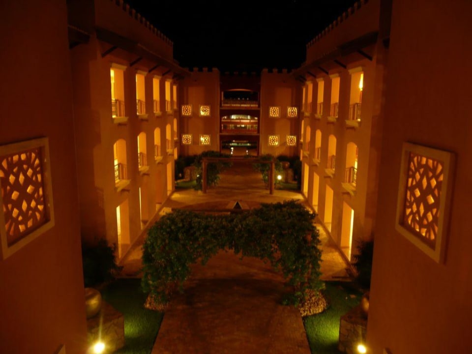 Abendstimmung im Innenhof Iberostar Waves Bahia