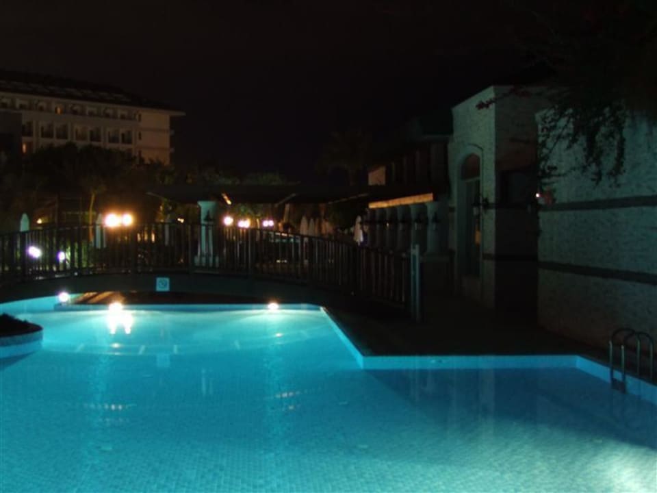 Hotel bei Nacht Sunis Kumköy Beach Resort Hotel & Spa