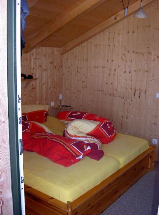 Schlafzimmer Alpendorf Dachstein West by ALPS RESORTS