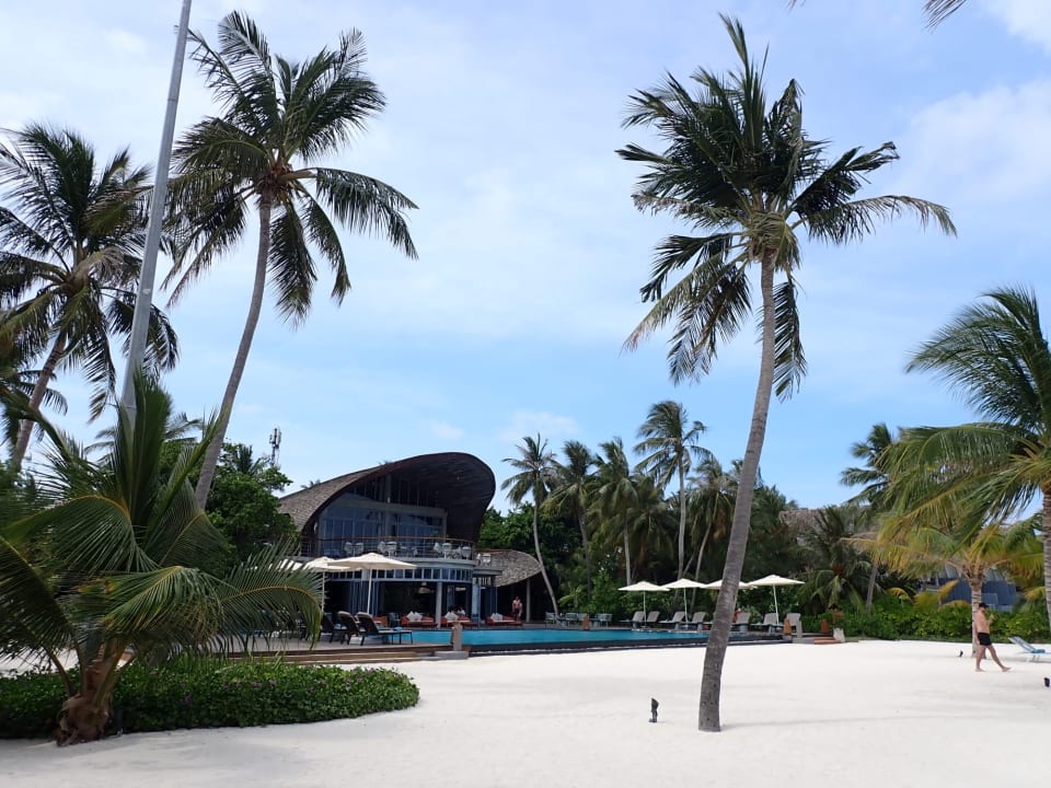 Strand Outrigger Maldives Maafushivaru Resort