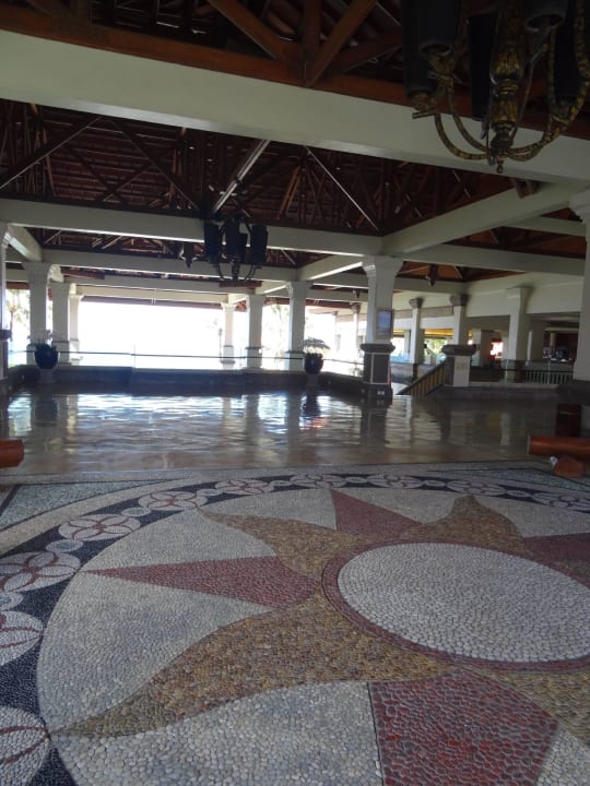 Schöner offener Lobbybereich Hilton Bali Resort