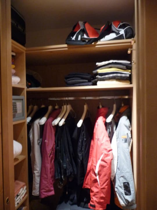 Begehbarer Kleiderschrank Alpin & Vital Hotel La Perla
