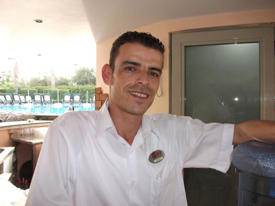 Cooler netter Kellner Side Sun Hotel