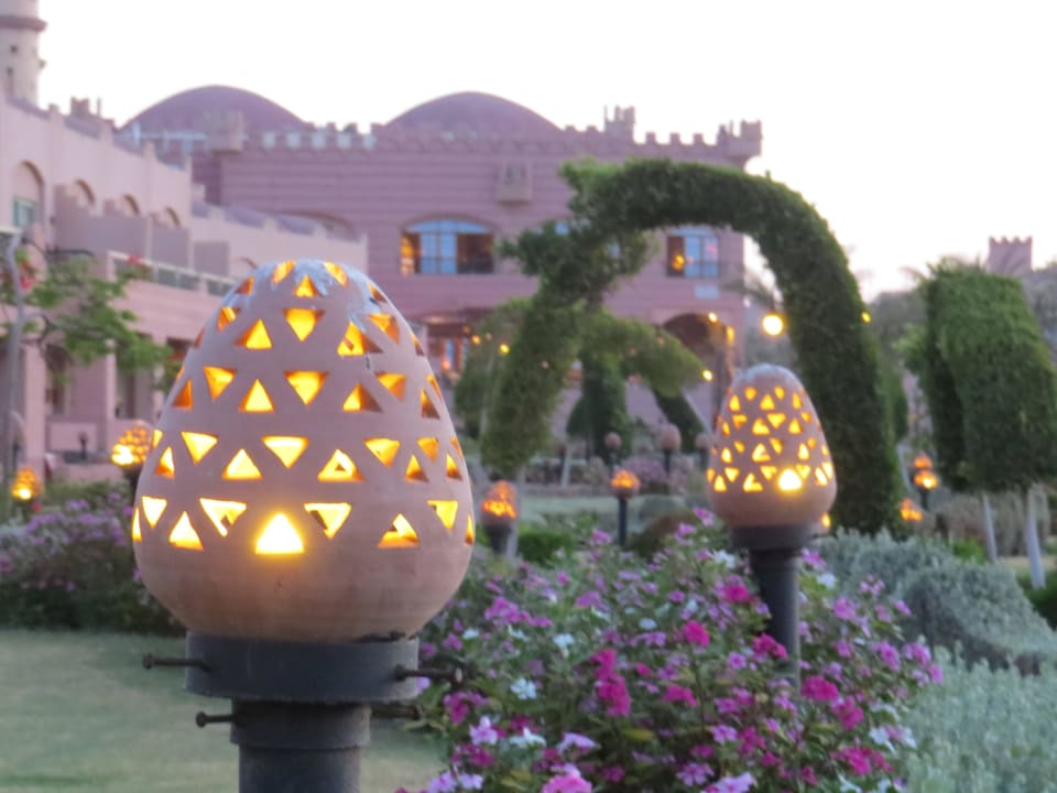 Garten in der Abenddämmerung Sentido Akassia Beach