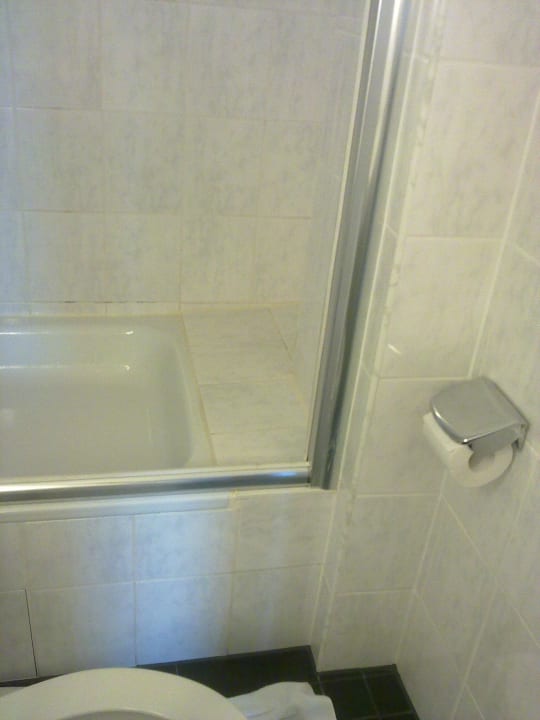 Dusche erfordert Kletterpartie IntercityHotel München