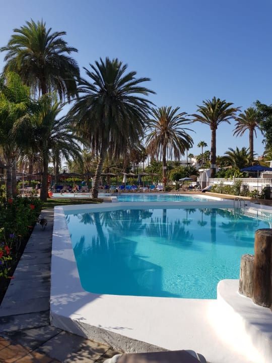 Pool HL Miraflor Suites Hotel