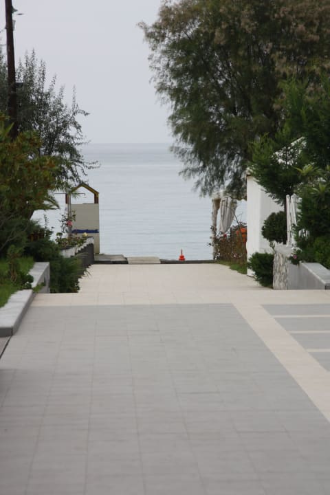 Weg zum Strand alltoura Club Hotel Poseidon Palace