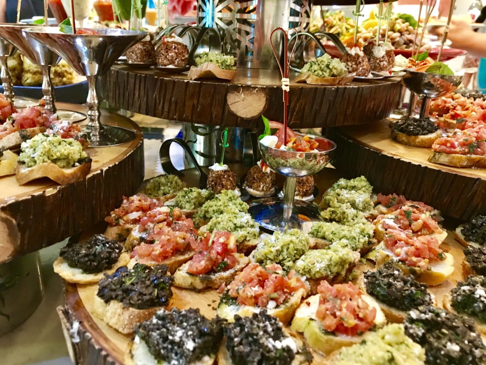 Restaurant Acanthus Cennet Barut Collection