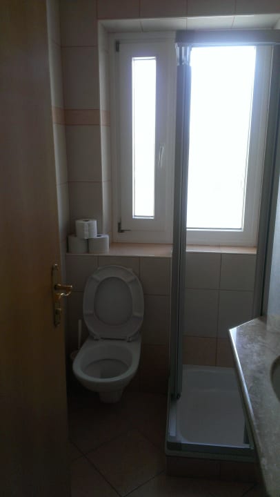 Bad mit Fenster Hotel Pension Bogensperger