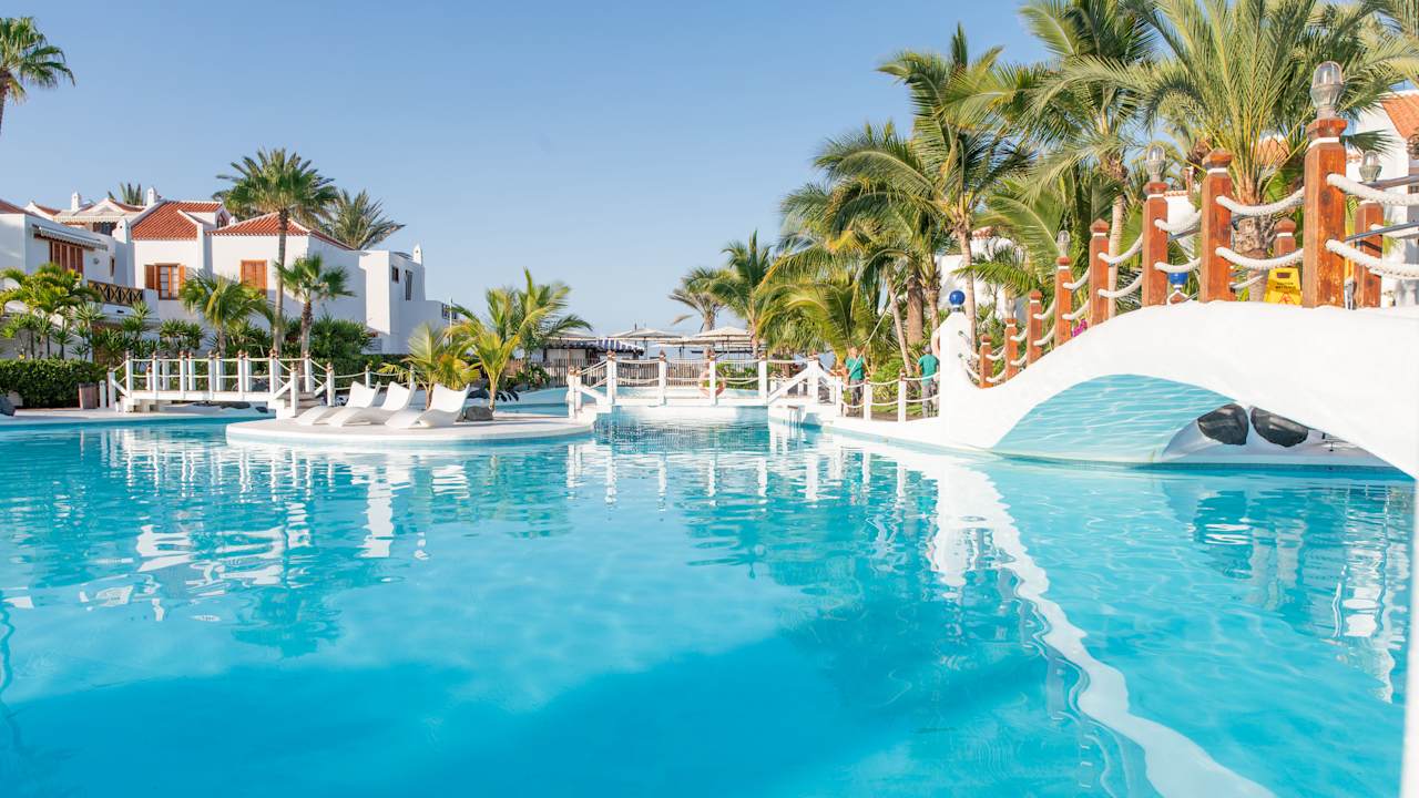 Pool Parque Santiago III Official