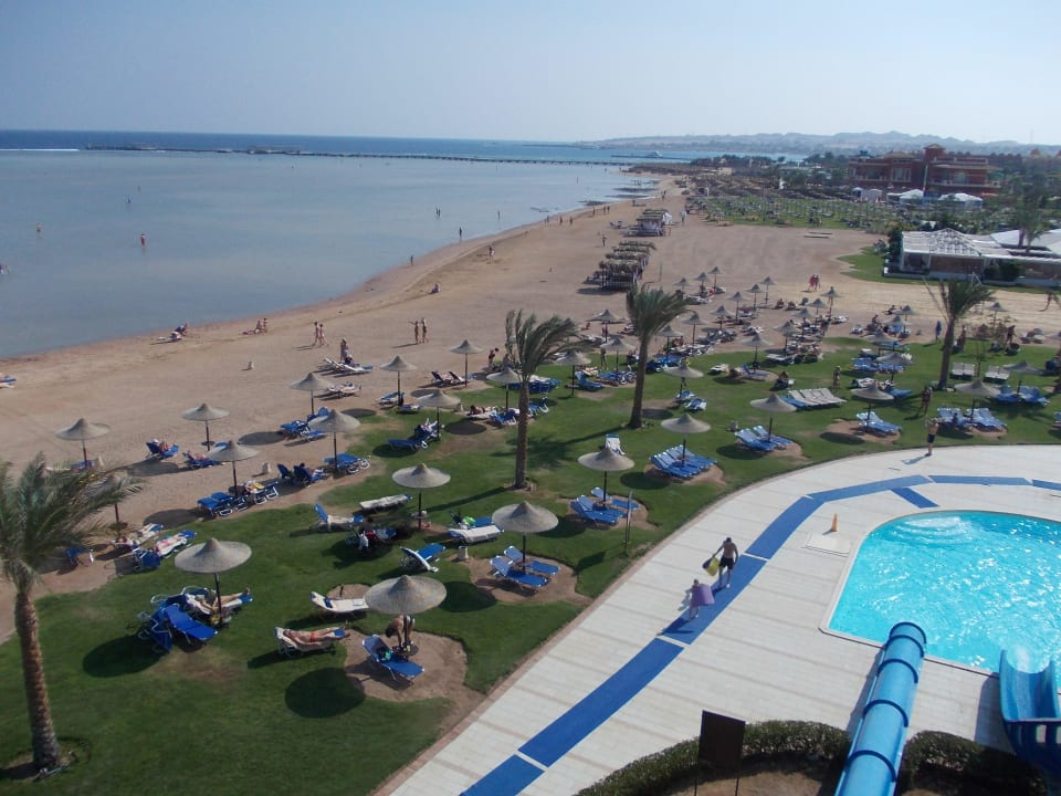 Der Strand von oben JAZ Aquamarine Resort