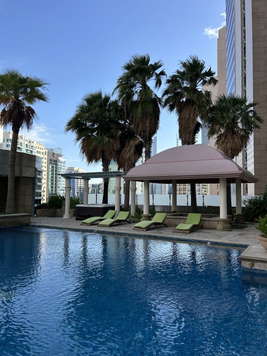 Pool Sofitel Abu Dhabi Corniche