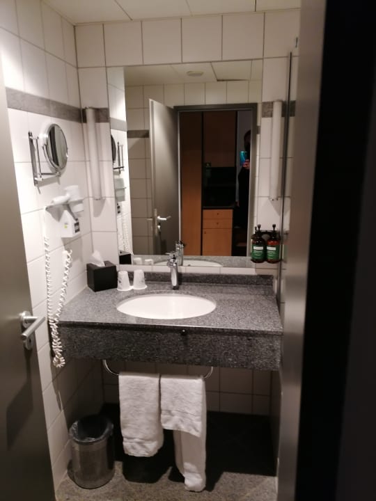 Zimmer voco Dusseldorf Seestern, an IHG Hotel
