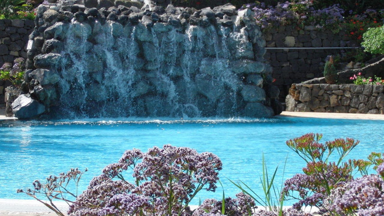 Wasserfall in der Gartenanlage Hotel Puerto Palace