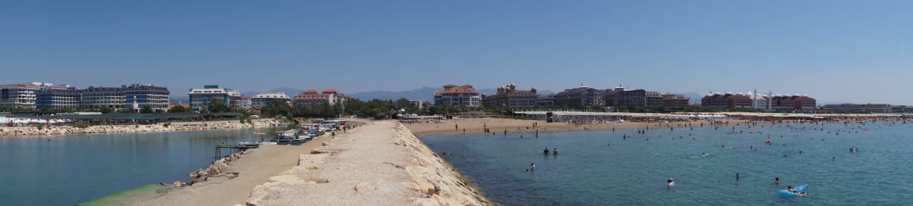 Strand vom Hafen aus Aydinbey Kings Palace & Spa