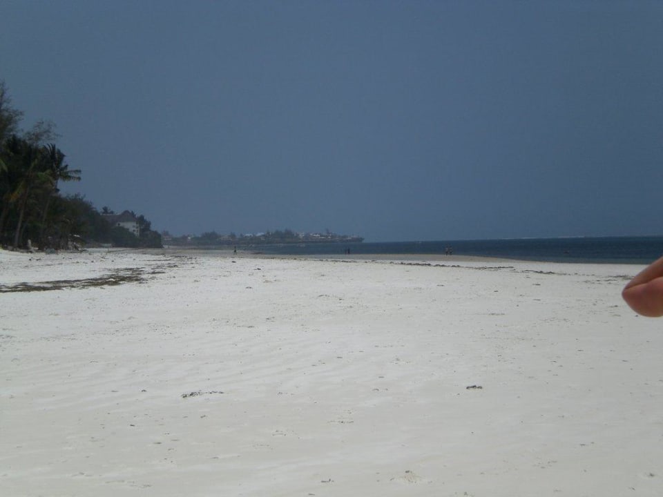 Strandspaziergang Bahari Beach Hotel