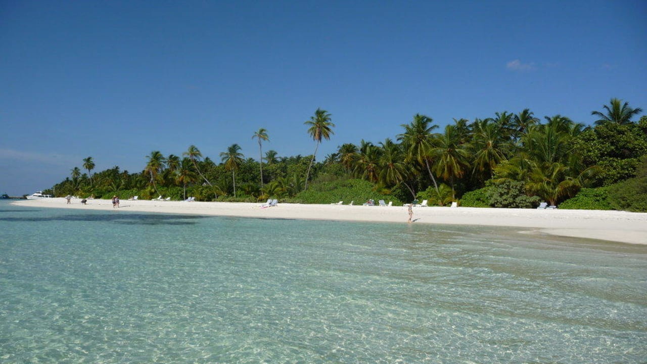 Strand bei den 100er Jacuzzi Beach Villas Meeru Maldives Resort Island