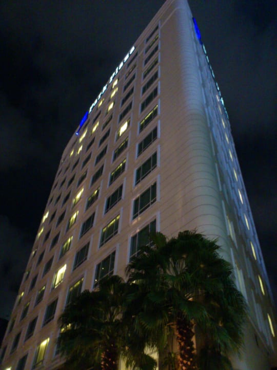 Park Plaza bei Nacht NH Bangkok Asoke