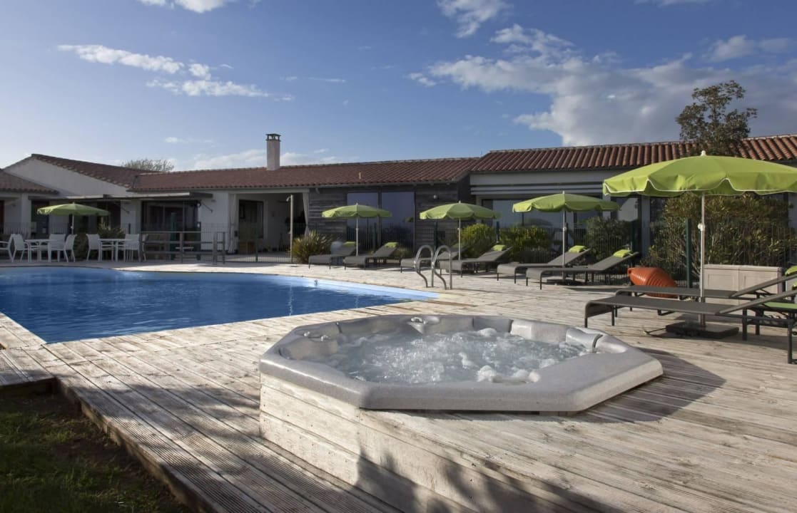 Pool Hotel Les Vignes de la Chapelle