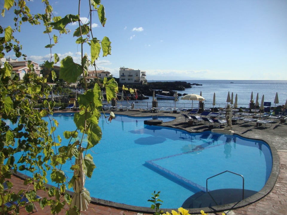 Der Pool vom Frühstücksraum aus Hotel Arathena Rocks