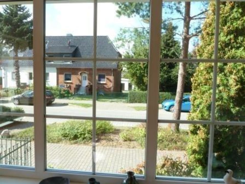 Ausblick zur wenig befahrenen Straße Hotel Villa Strandkorb - Adults only