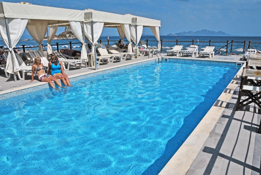 Pool Sacallis INN Beach Hotel