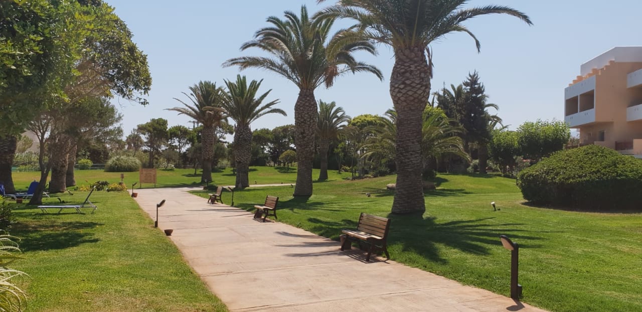 Gartenanlage Anissa Beach & Village