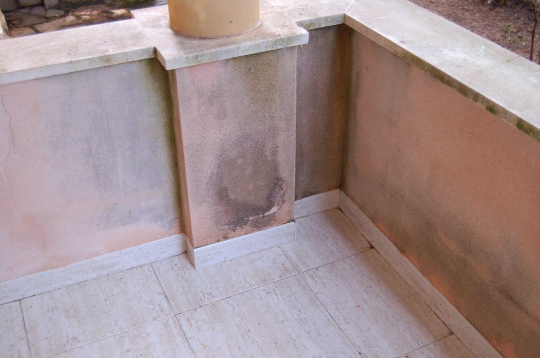 Schimmel auf der Terrasse R2 Lago Playa Park