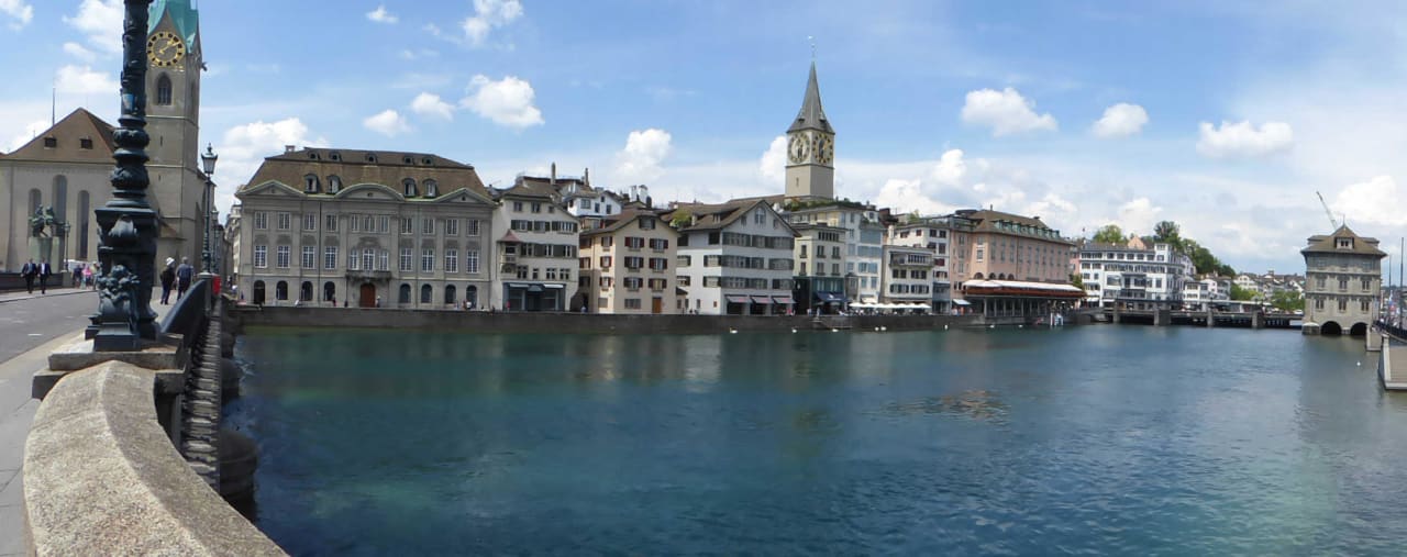 Blick auf die Reuss Hotel Des Alpes