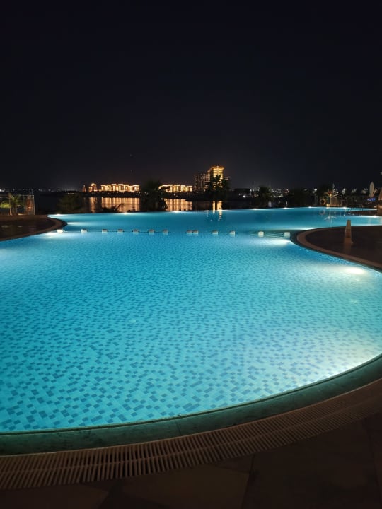 Pool Hampton by Hilton Marjan Island