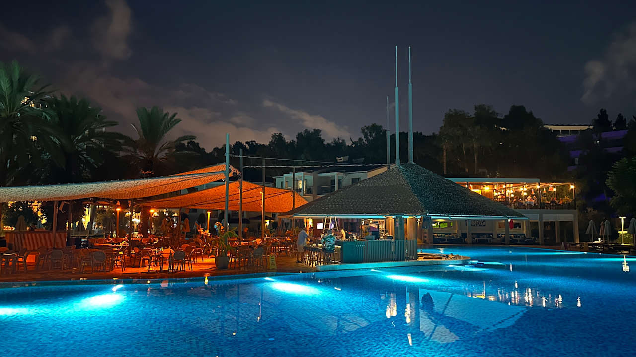 Pool Arum Barut Collection