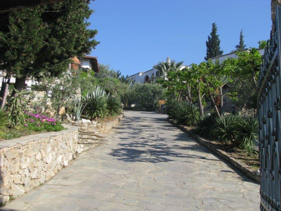 Weg zu den Zimmern Hotel Geranion Village
