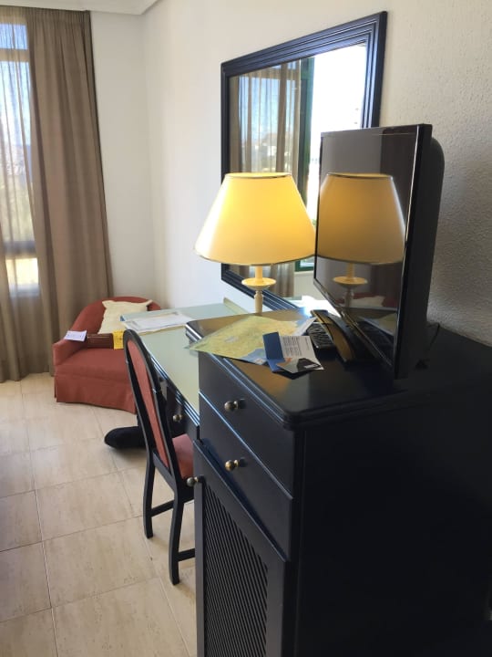 TV und Schreibtisch H10 Tenerife Playa
