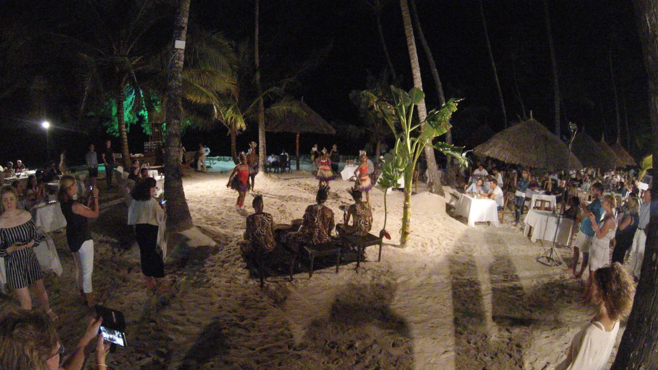 Show beim Strandbüffet TUI Blue Bahari Zanzibar