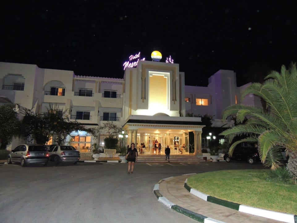 Bei Nacht Hotel Nesrine