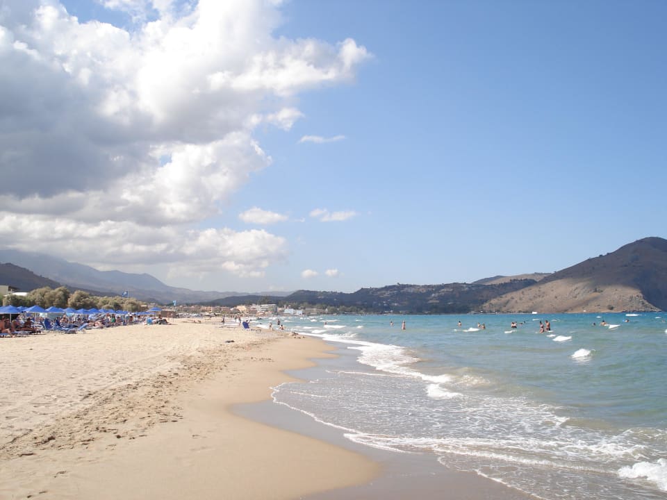 Blick auf Strand und Hotel Hotel Corissia Princess