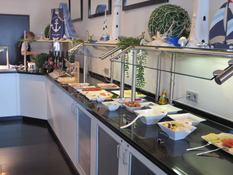 Viele kleine Fliegen am Buffet Livenwork Hotel & CoWorking GVZ Ingolstadt