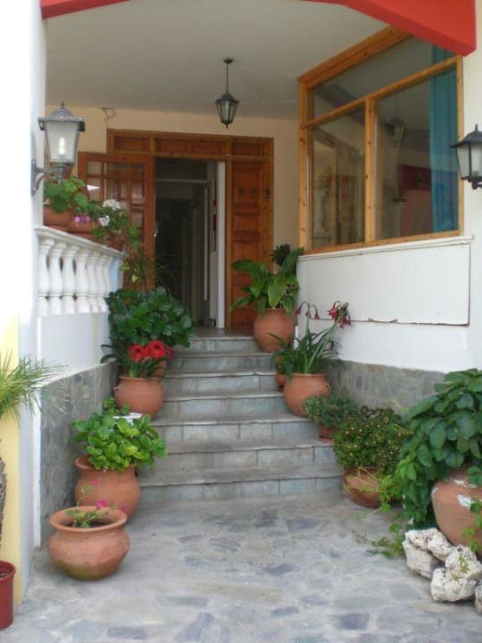 Auf dem Weg zum Pool und in den Garten Hotel Kokkari Beach