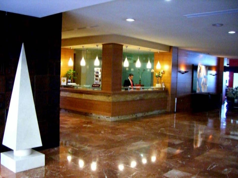 Die Eingangshalle des Hotels BLUESEA Al Andalus