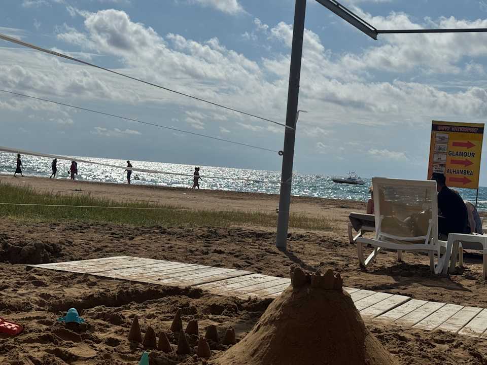 Strand Glamour Resort & Spa