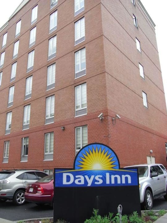 Außenansicht Hotel Days Inn - Long Island City